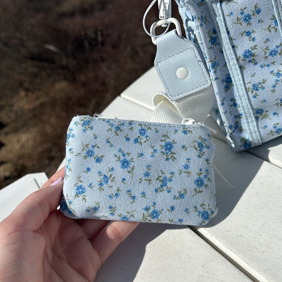 Viral Madden Girl Floral Mini Tote with Matching Coin Purse - Picture 12 of 14